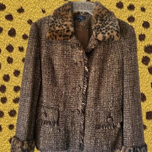 Beautiful Chic Tweed Blazer with Leopard Print Details